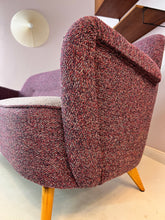 Lade das Bild in den Galerie-Viewer, Sofa lila 50er Jahre
