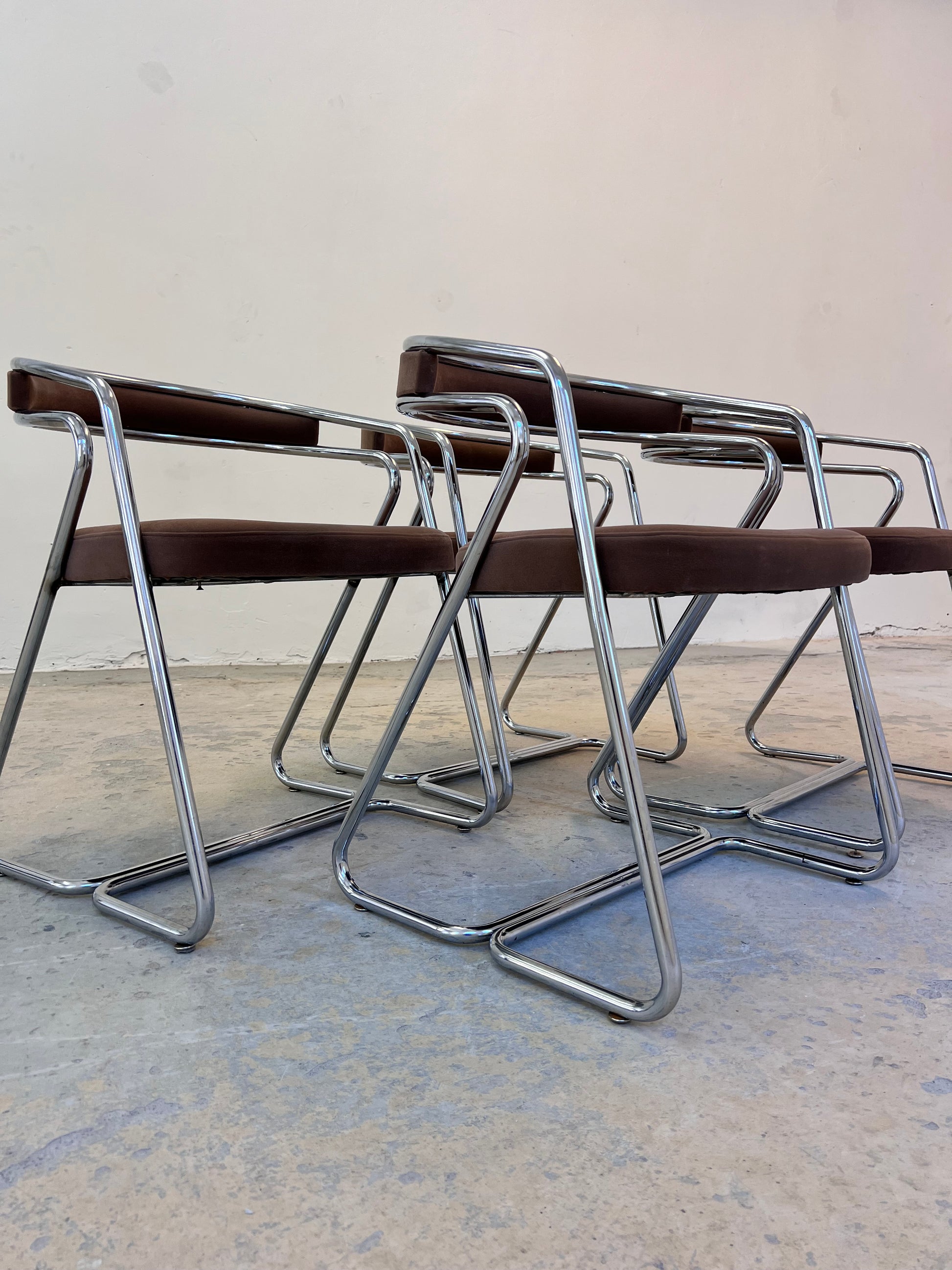 Set: 4x Polsterstuhl Chrom mit braunem Velour