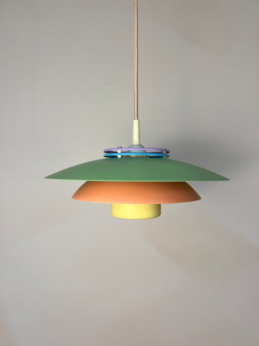Lamellenlampe neu lackiert, Dänemark
