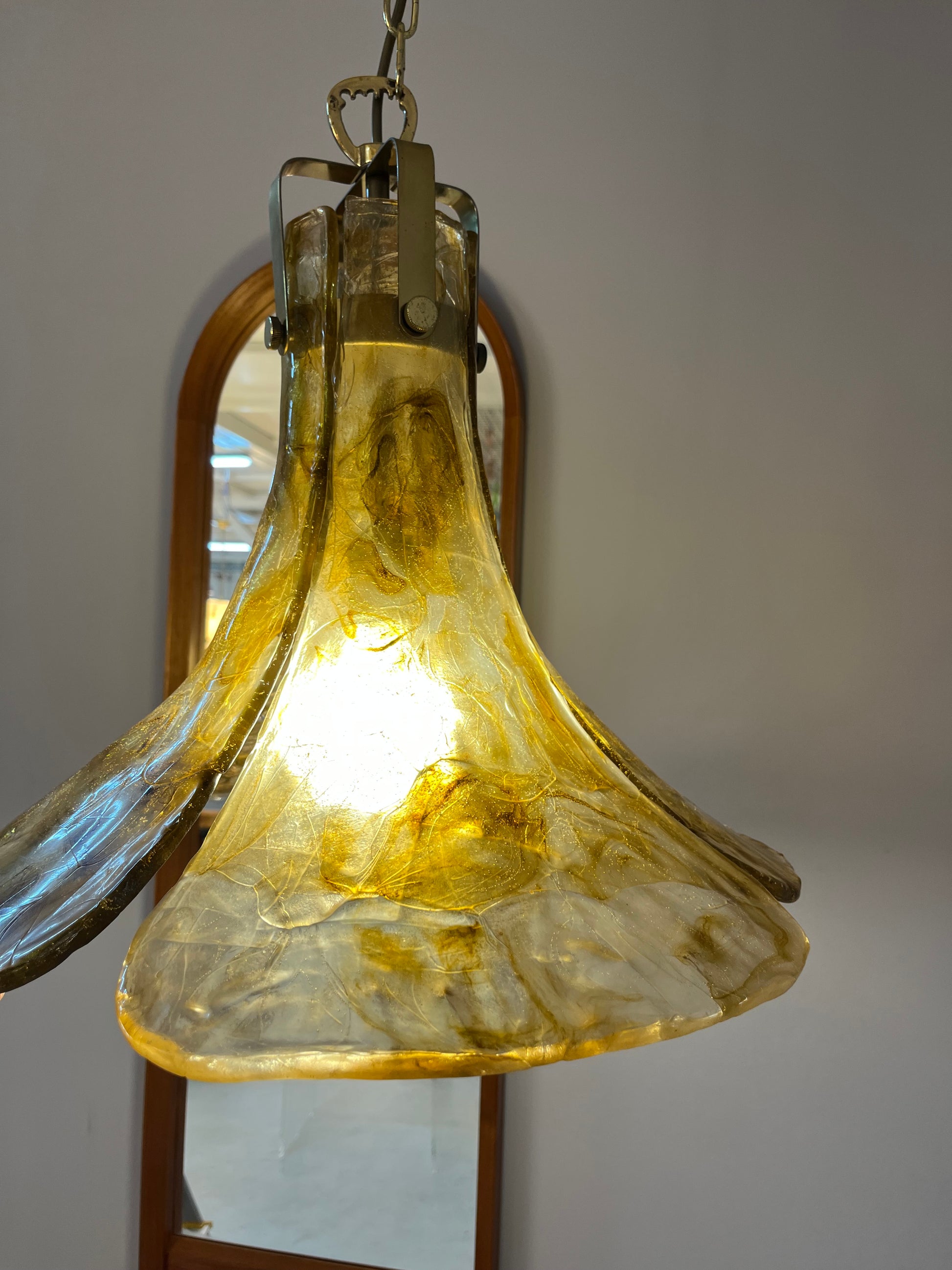 Hängelampe Blume gold braun Acryl Messing von Carlo Nason
