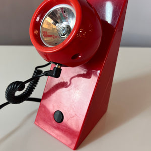 Tischlampe rot mit magnetischem Kugelkopf von Brilliant Leuchten