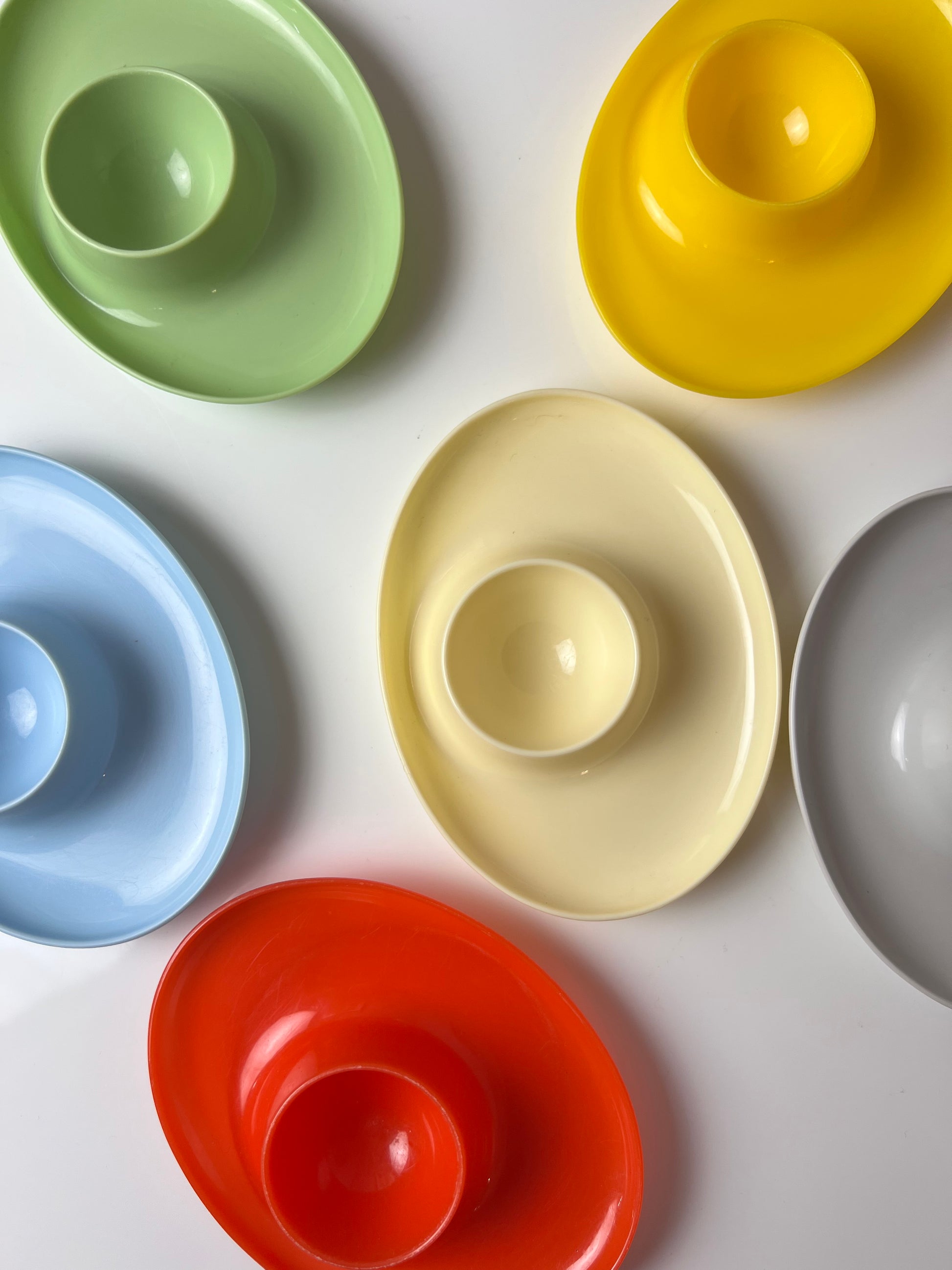 Set: 6x Eierbecher bunt Kunststoff