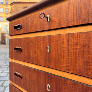 Kommode Teak mit vier abschließbaren Schubläden aus Dänemark