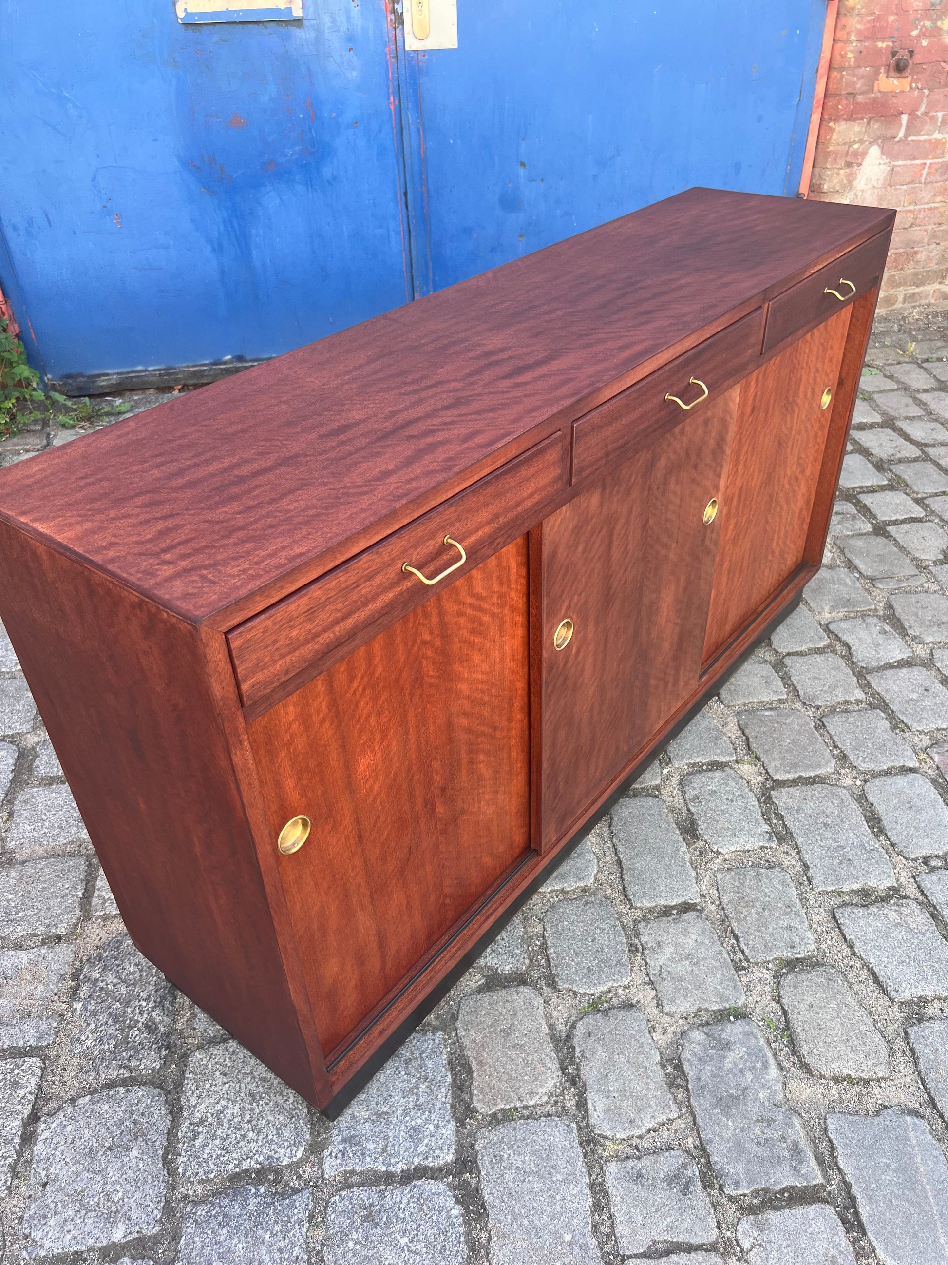 Schuhschrank Teak mit Messinggriffen aus Dänemark