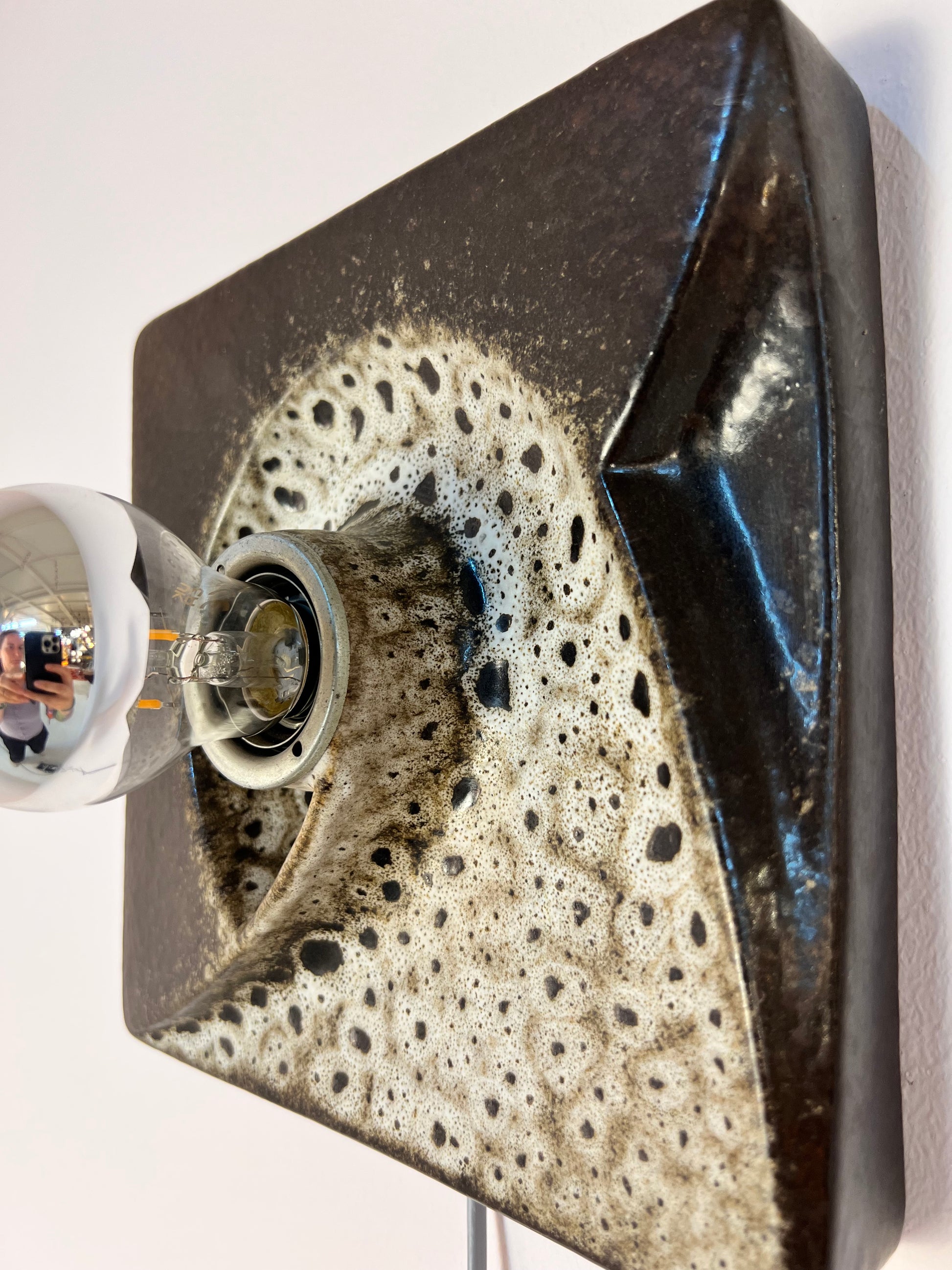 Wandlampe braun weiß Keramik von WGP PAN