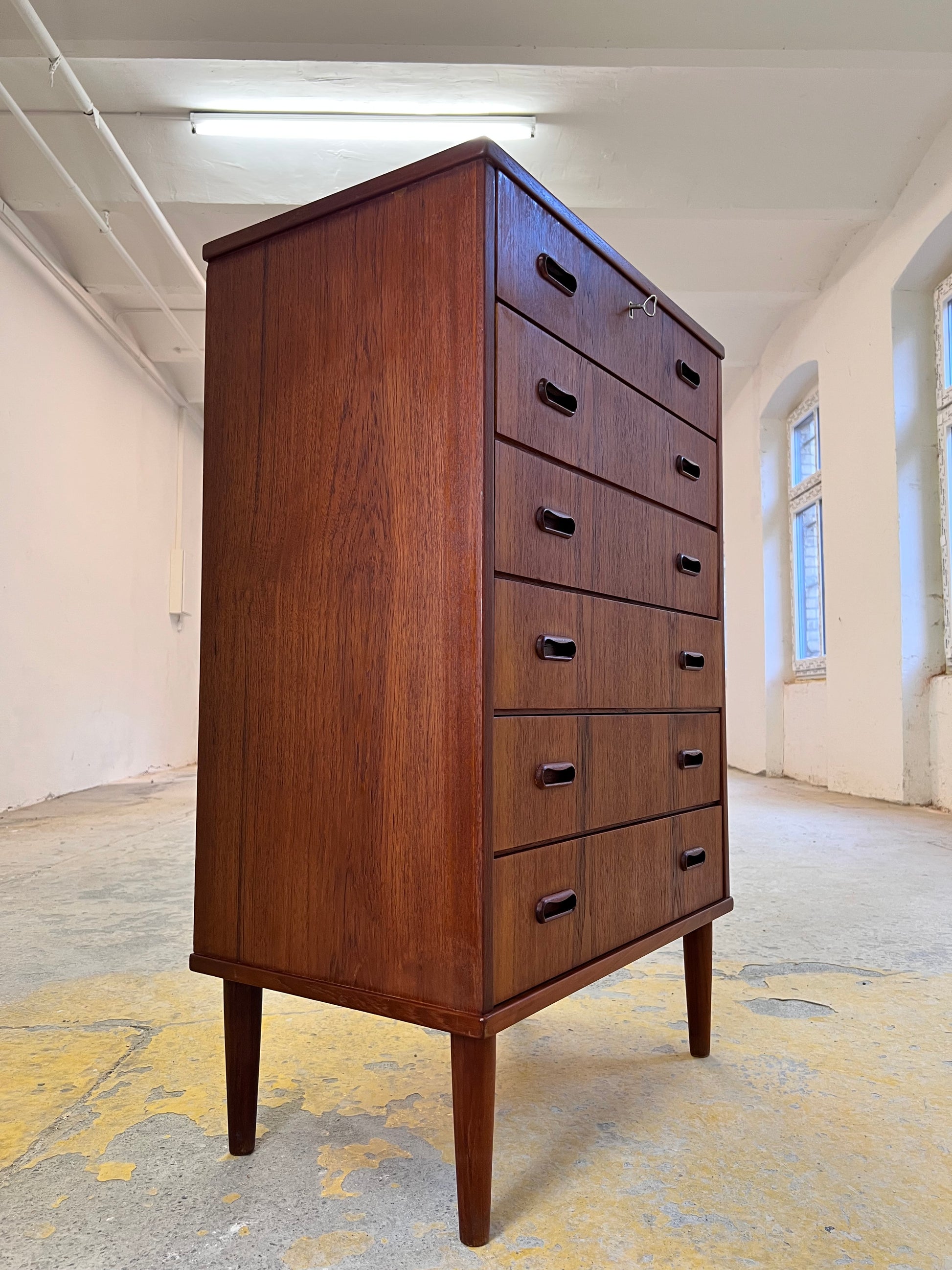 Kommode Teak mit Schloss aus Dänemark