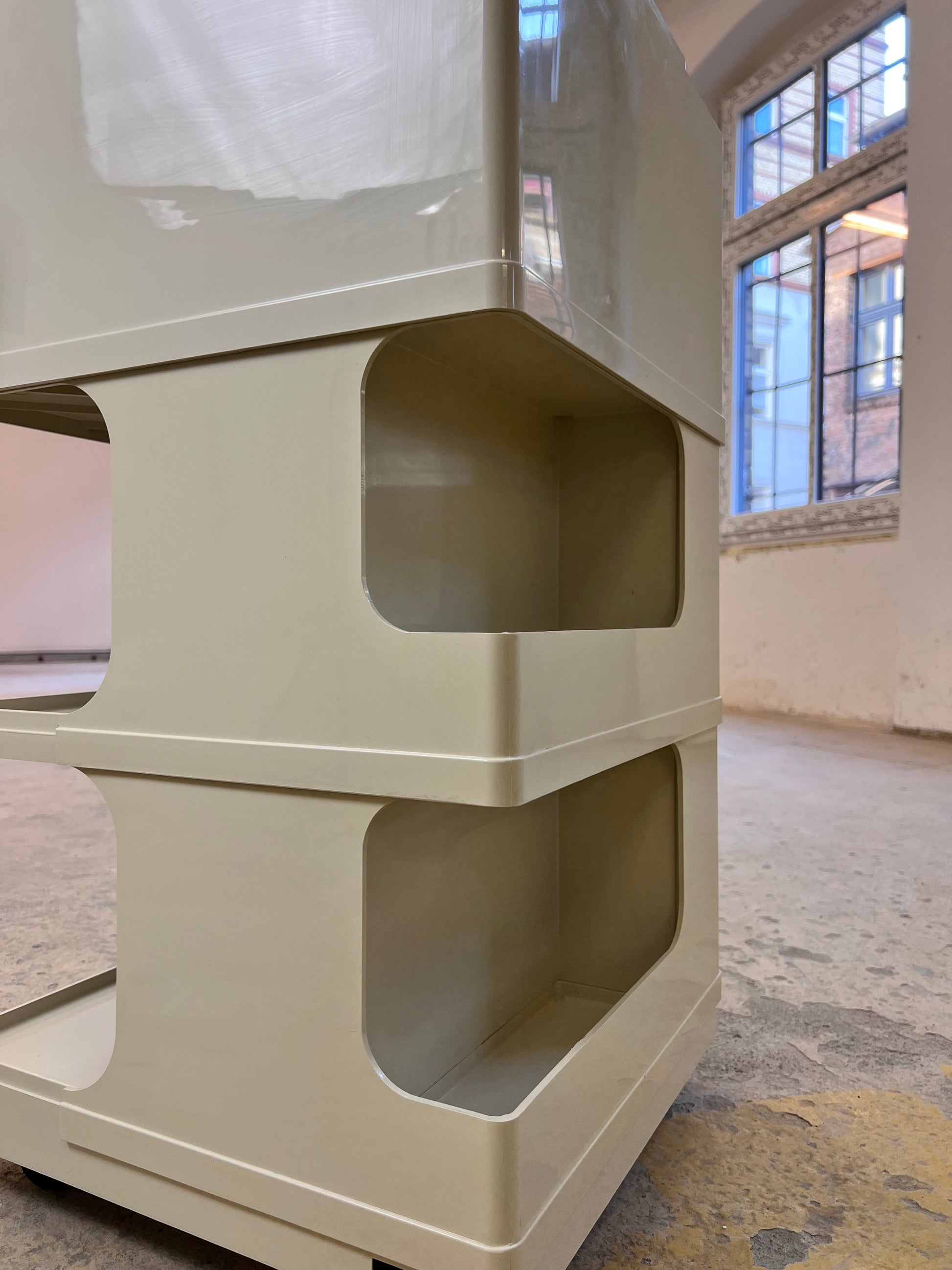 Rollwagen Stile cremeweiß von Giovanni Pelis für Neolt