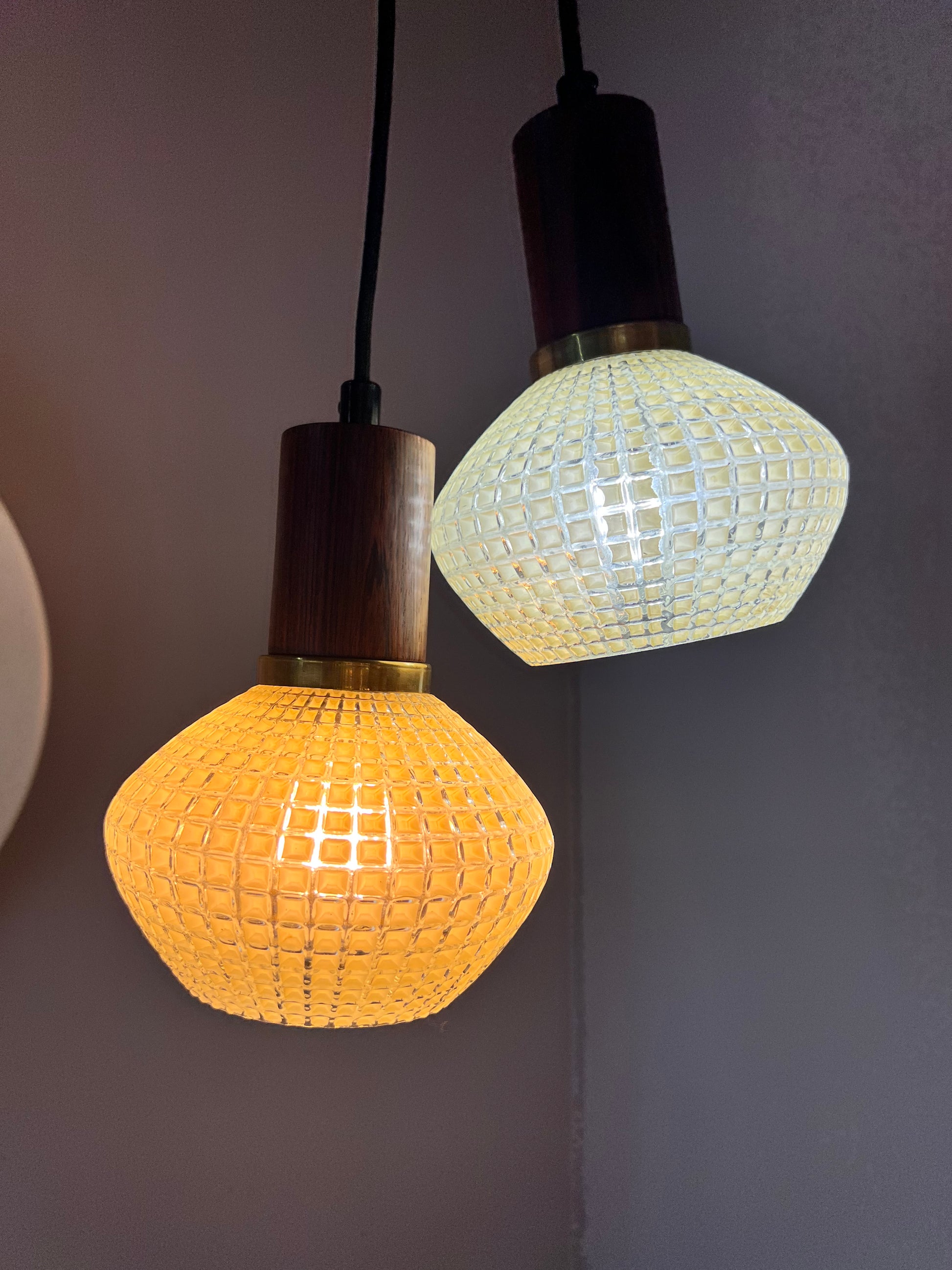 Hängelampe Strukturglas & Teak aus Dänemark