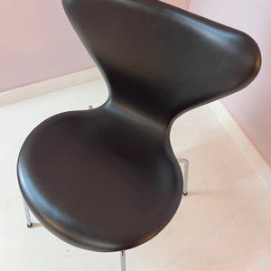 Polsterstuhl Serie 7 dunkelbraun Echtleder von Arne Jacobsen für Fritz Hansen