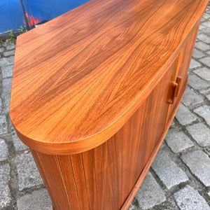 Eckbar Nussbaum mit drehbarem Regal