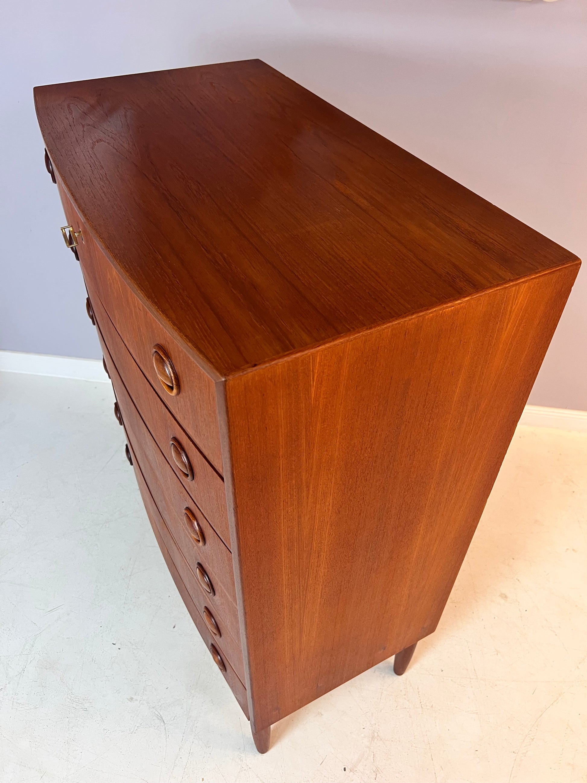 Kommode mit gerundeter Front Teak aus Dänemark