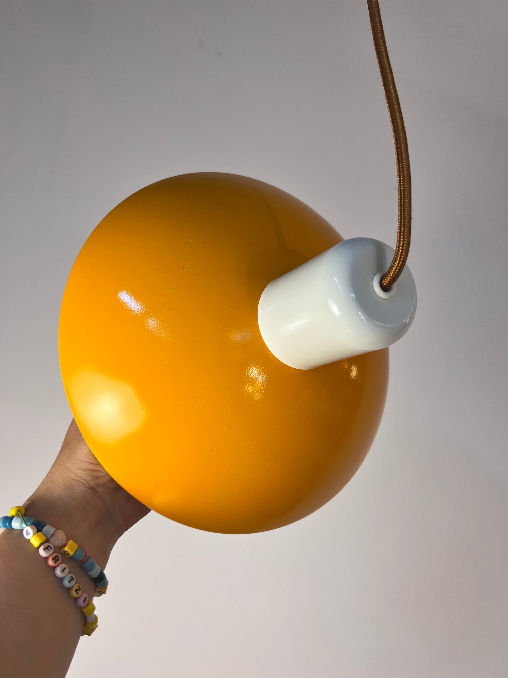 Lamellenlampe Typ 827 teils neu lackiert gelb weiß von Horn