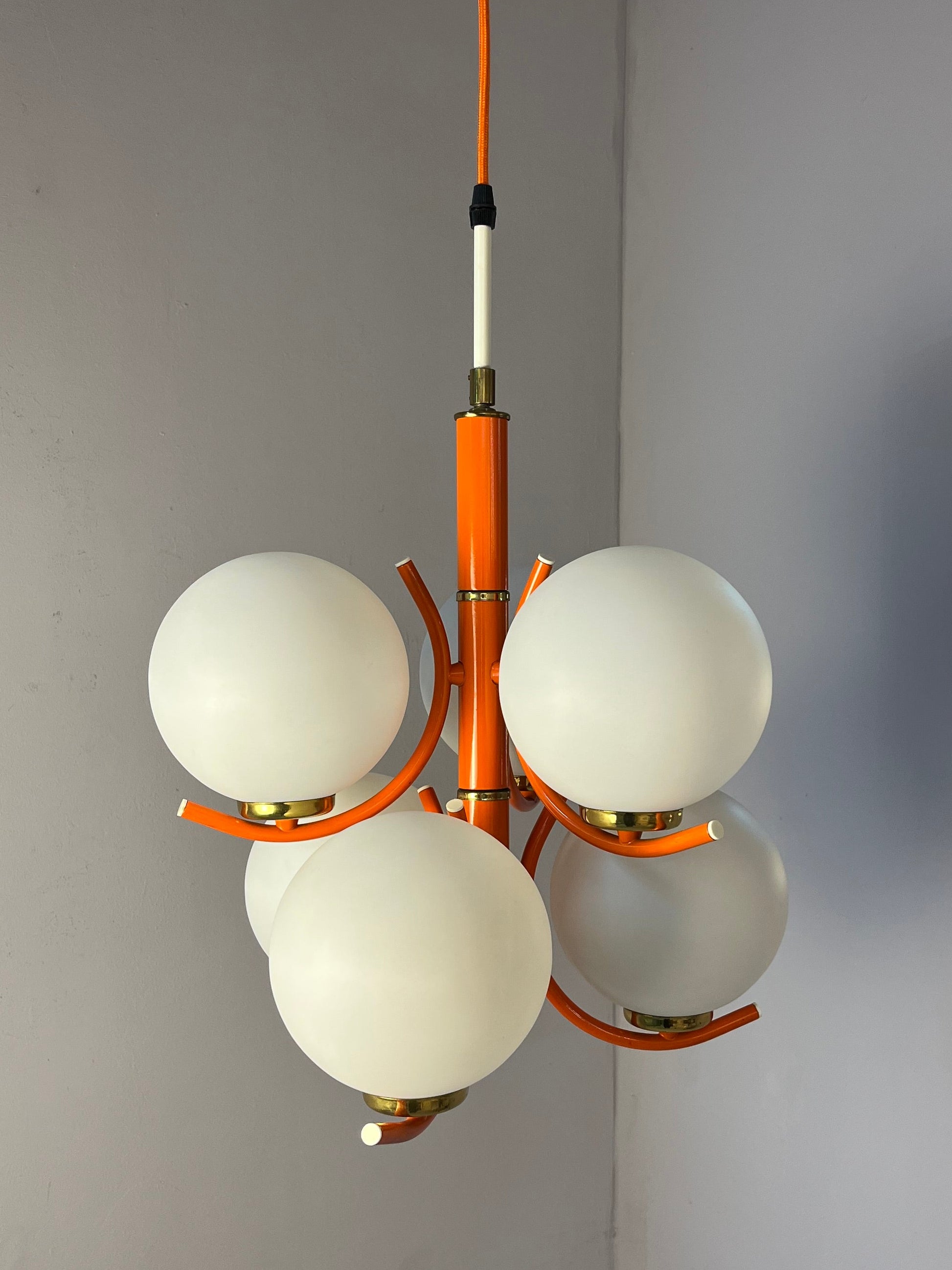 Kronleuchter weiß orange von Richard Essig