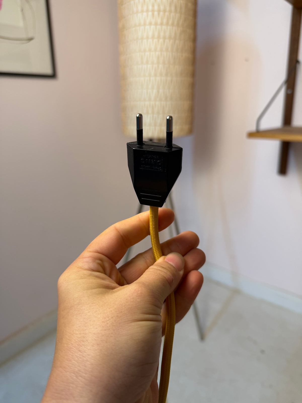 Stehlampe mit Bast-Strukturgeflecht & Chromgestell