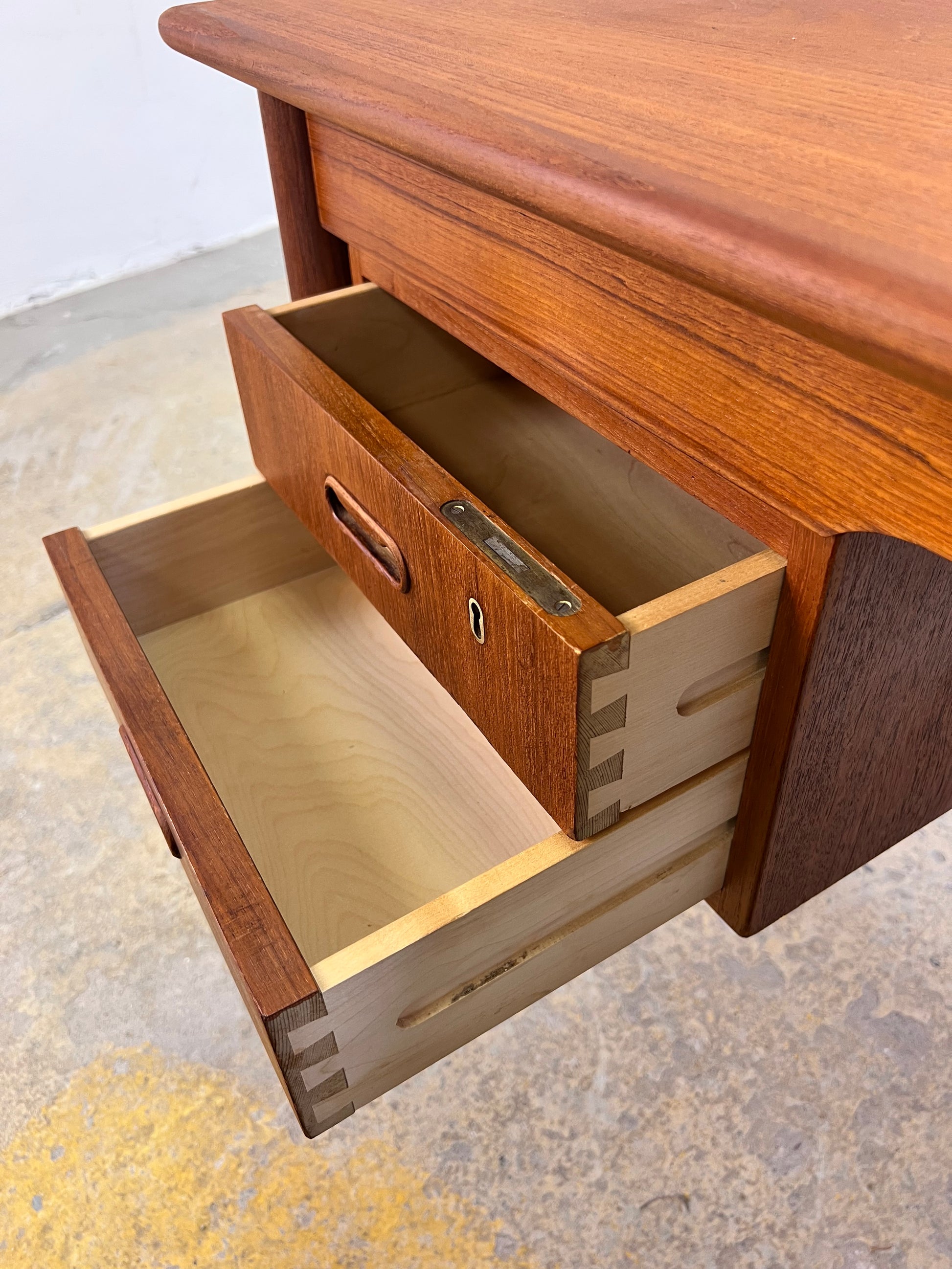 Schreibtisch Teak von „Kvalitet, Form & Funktion“ Dänemark