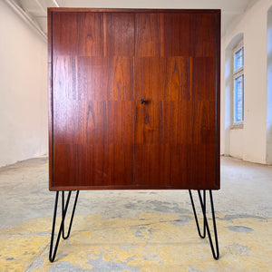 Regal Teak mit Schloss & Türen aus Dänemark