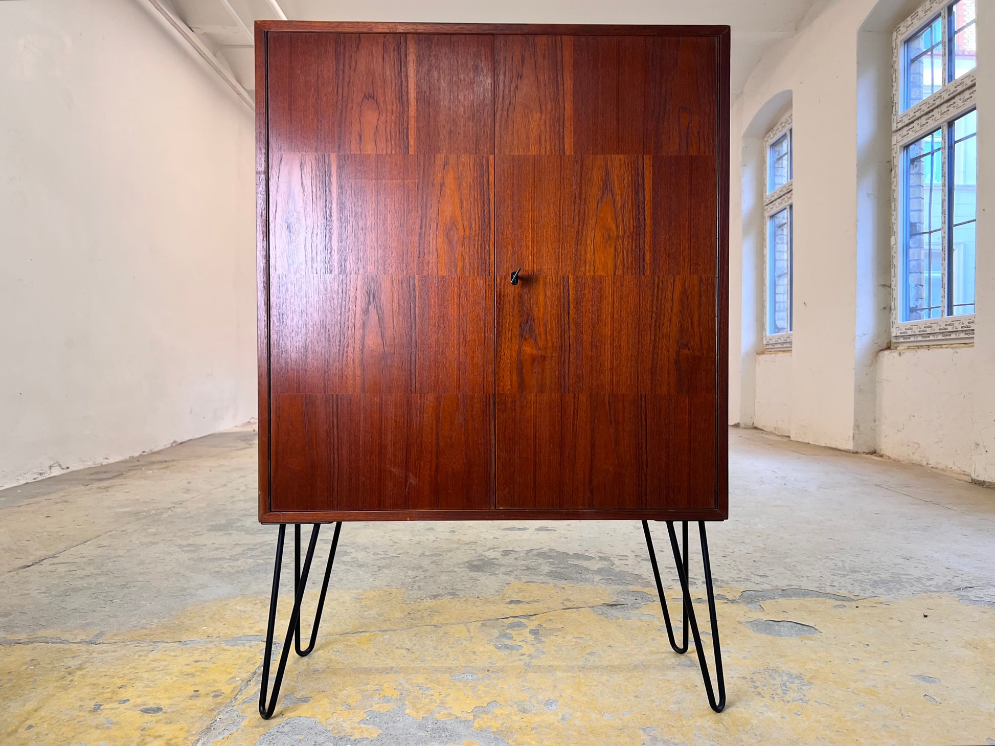 Regal Teak mit Schloss & Türen aus Dänemark