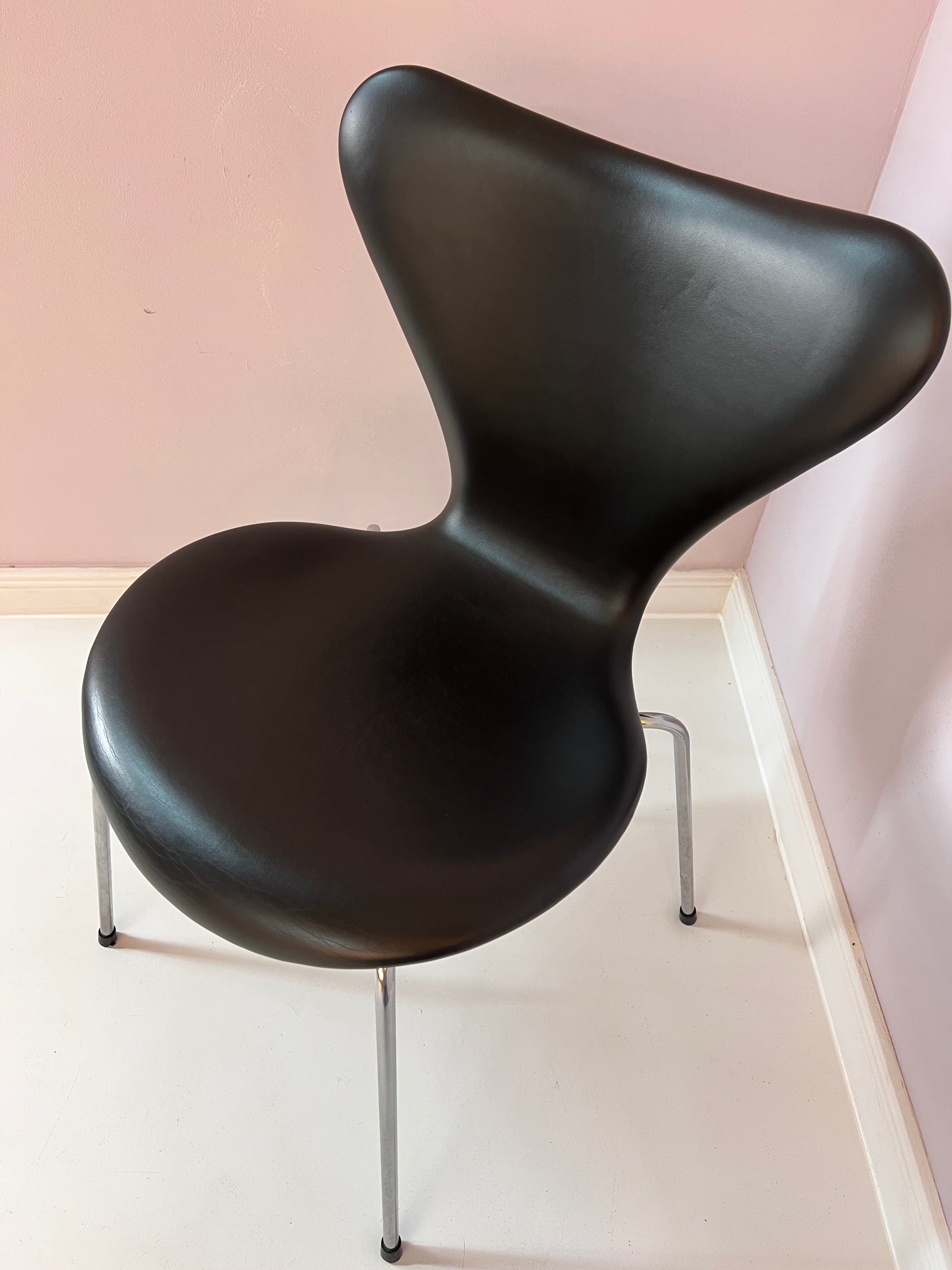 Polsterstuhl Serie 7 dunkelbraun Echtleder von Arne Jacobsen für Fritz Hansen