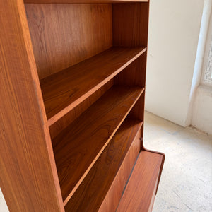 Bücherregal Teak mit Schiebetüren aus Dänemark