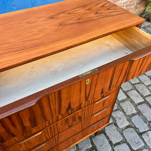 Kommode Teak mit Schloss aus Dänemark