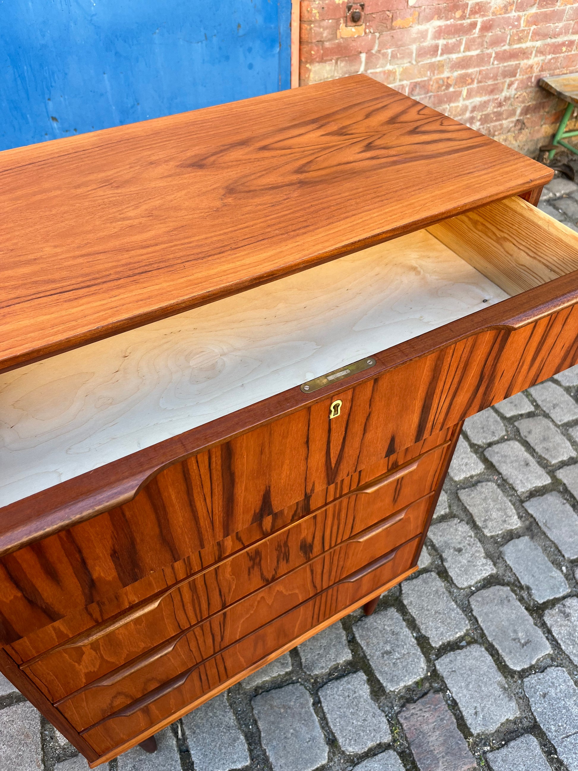Kommode Teak mit Schloss aus Dänemark