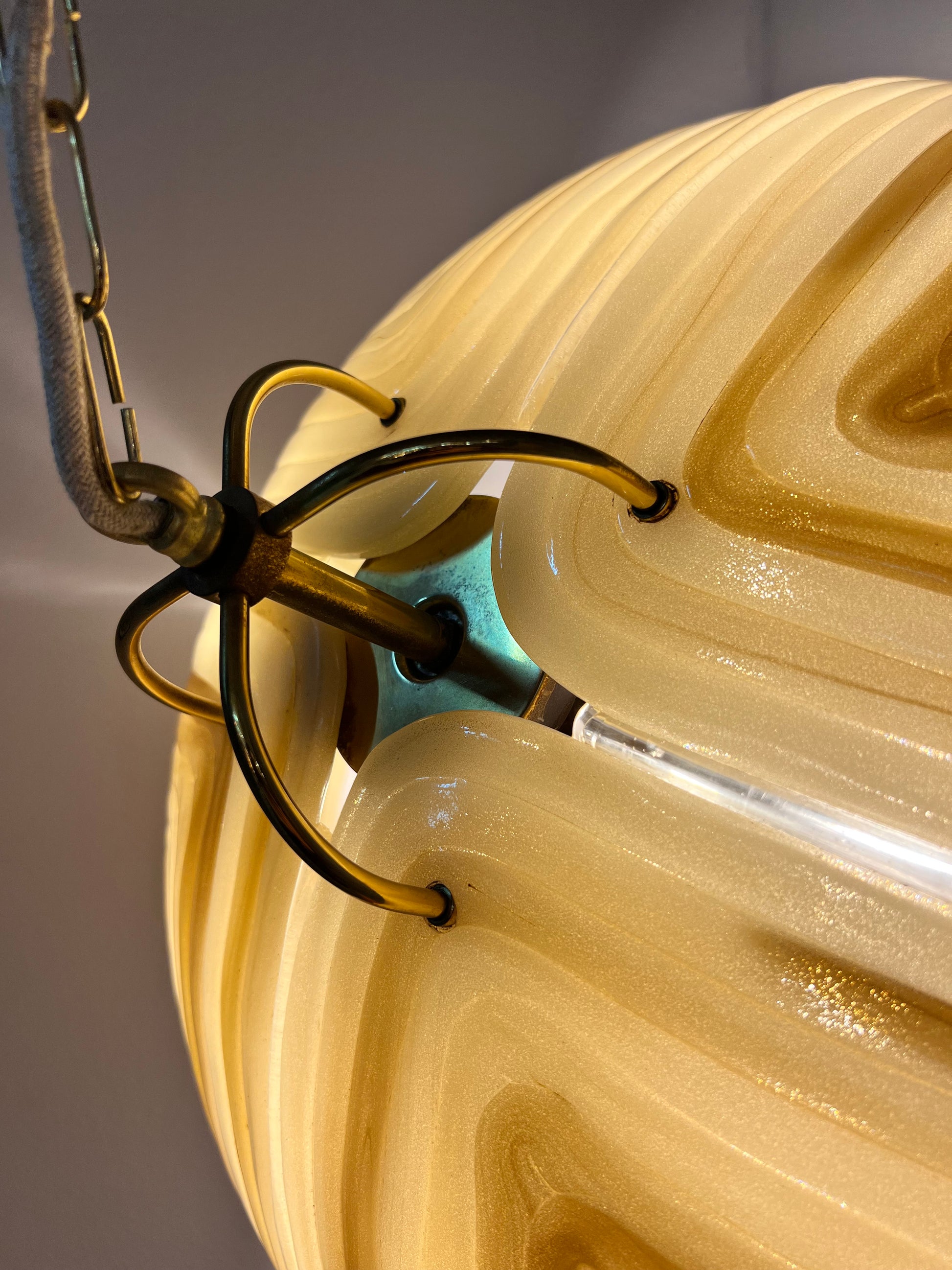 Hängelampe braun Glas Chrom handgearbeitet von Cristallux