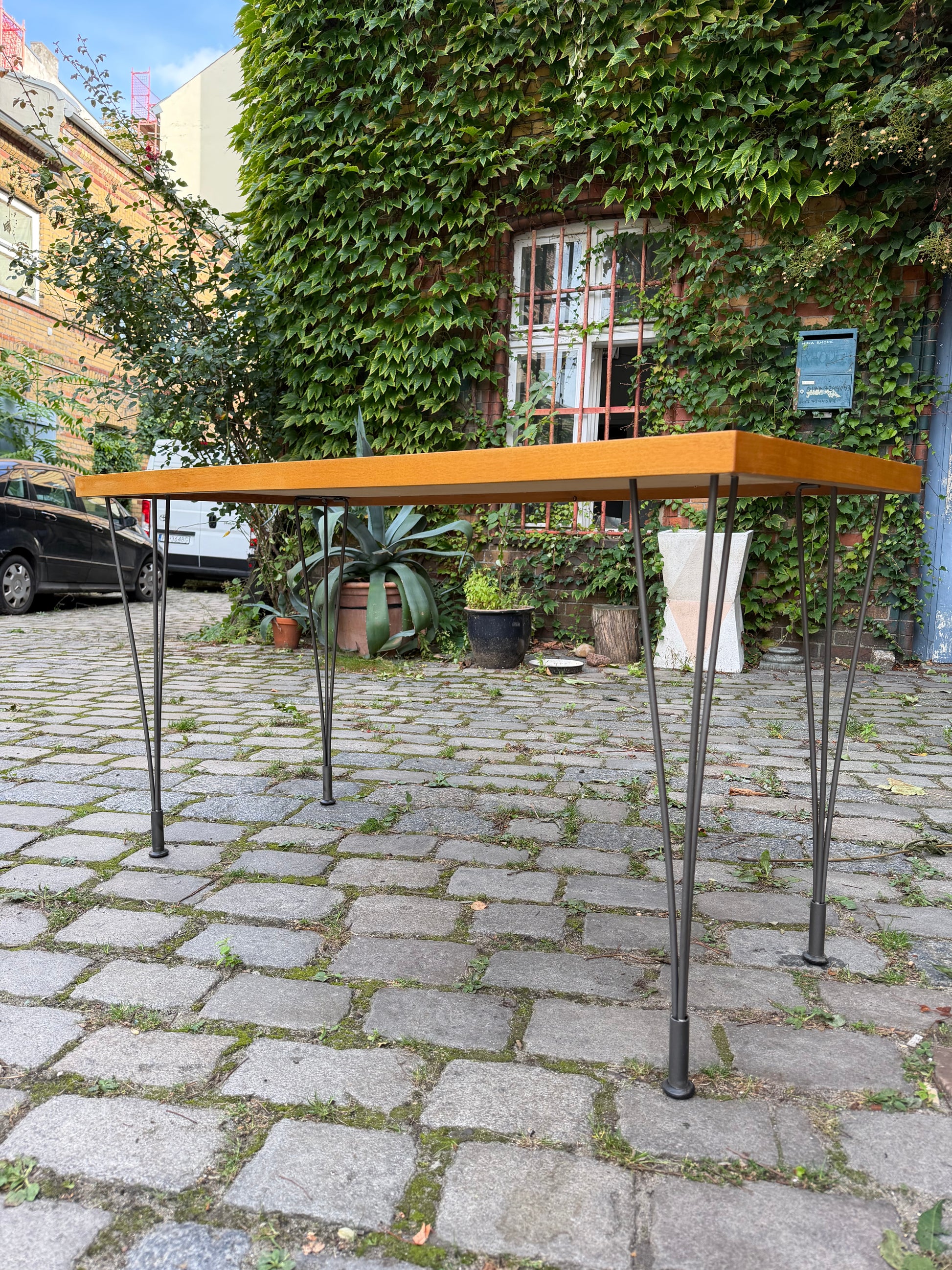 Klubtisch Typ 602/K Esche mit neuen Füßen von Hellerau