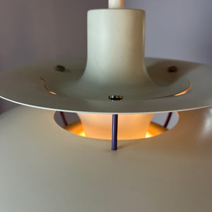 Lamellenlampe PH5 weiß von Poul Henningsen für Louis Poulsen