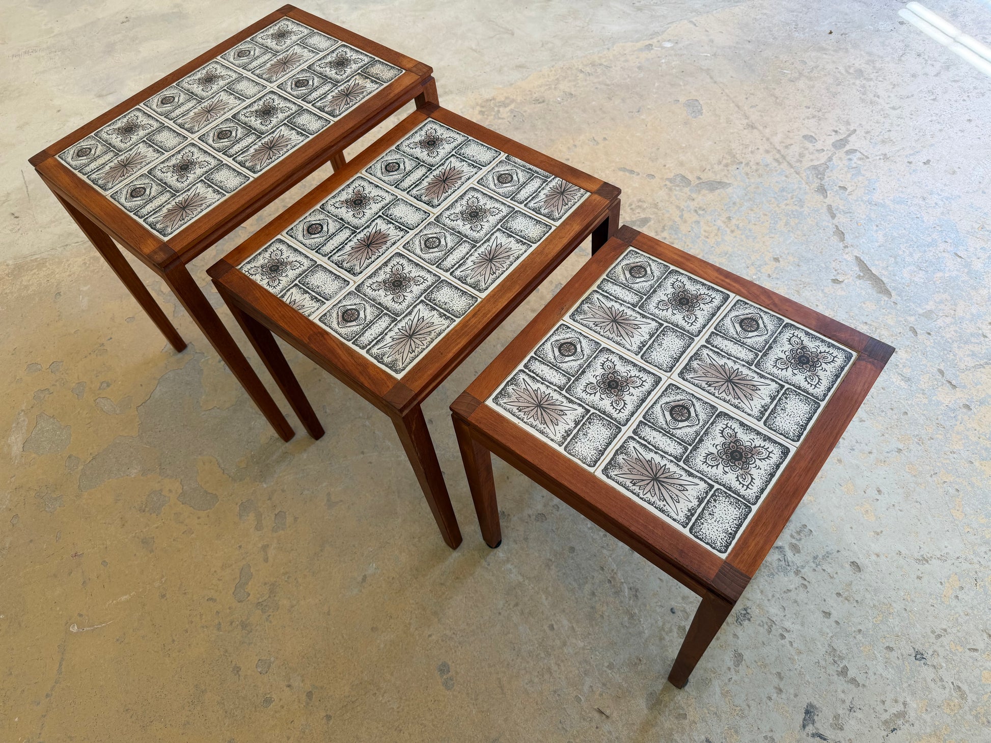 Set: 3 Satztische Teak & Fliesen aus Dänemark