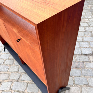 Regal Teak mit Minibar auf neuen Holzfüßen aus Dänemark