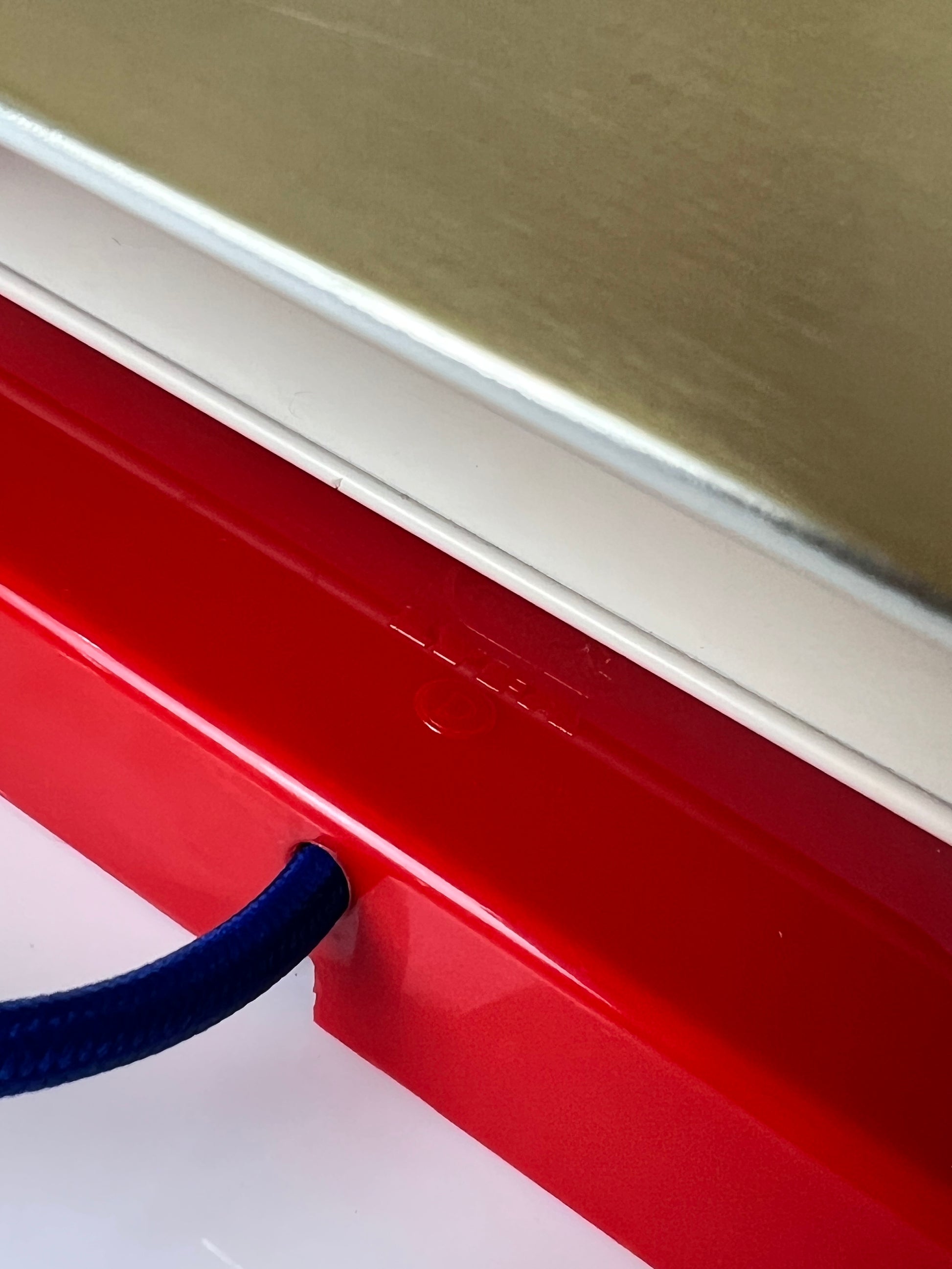 Wandleuchte rot gold von Lyfa Dänemark