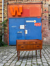 Lade das Bild in den Galerie-Viewer, Kommode Teak aus Dänemark
