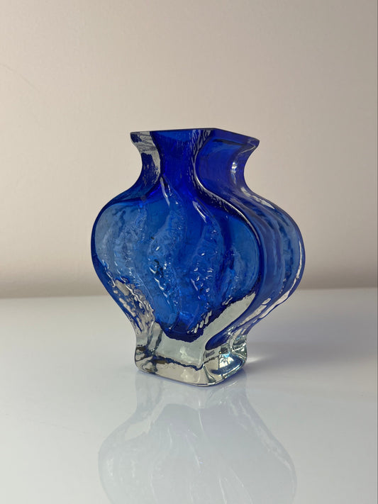 Vase blau mit Gravur von Ingrid Glas