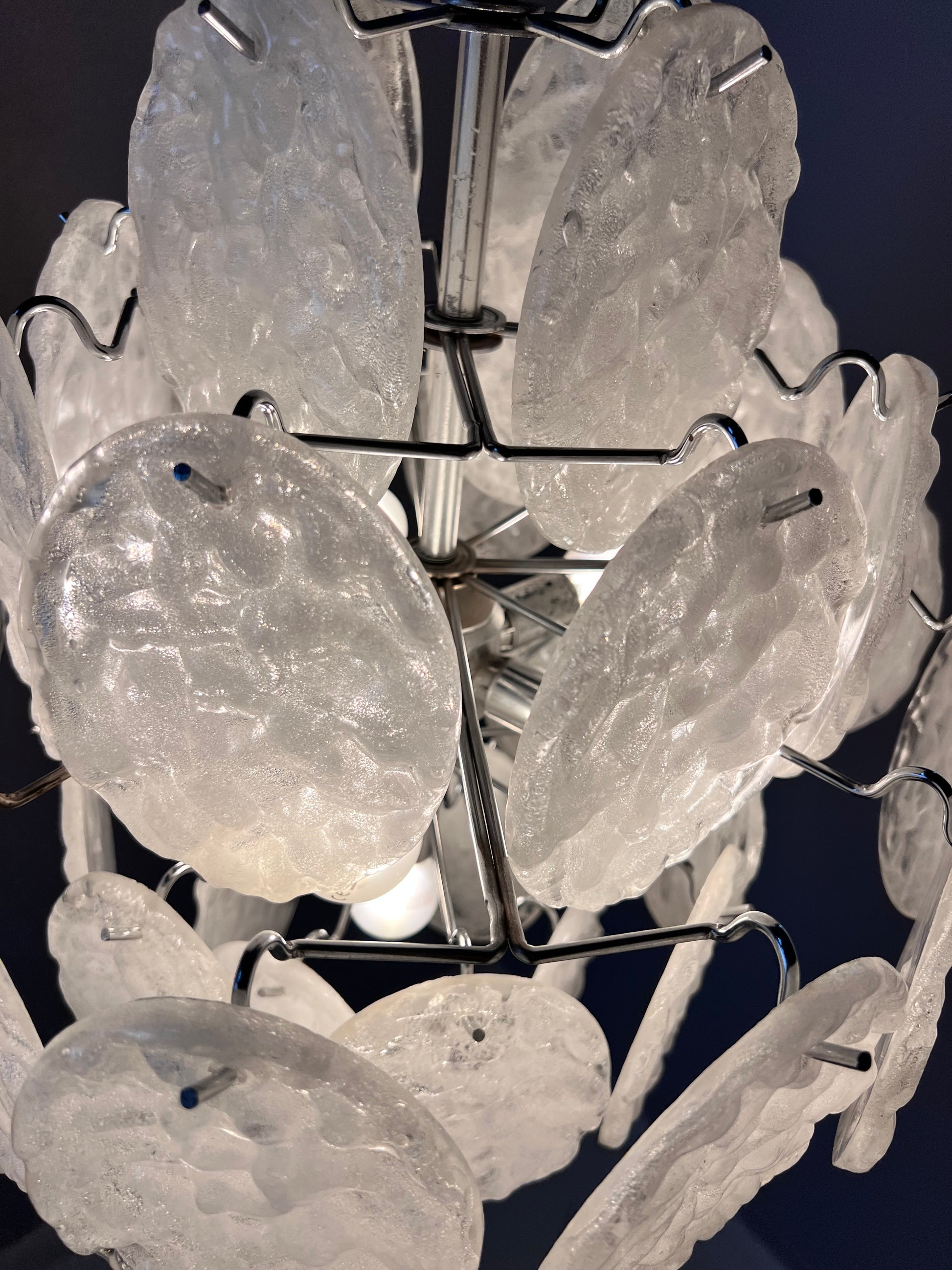 Kronleuchter weiß silber mit Arylglasplatten