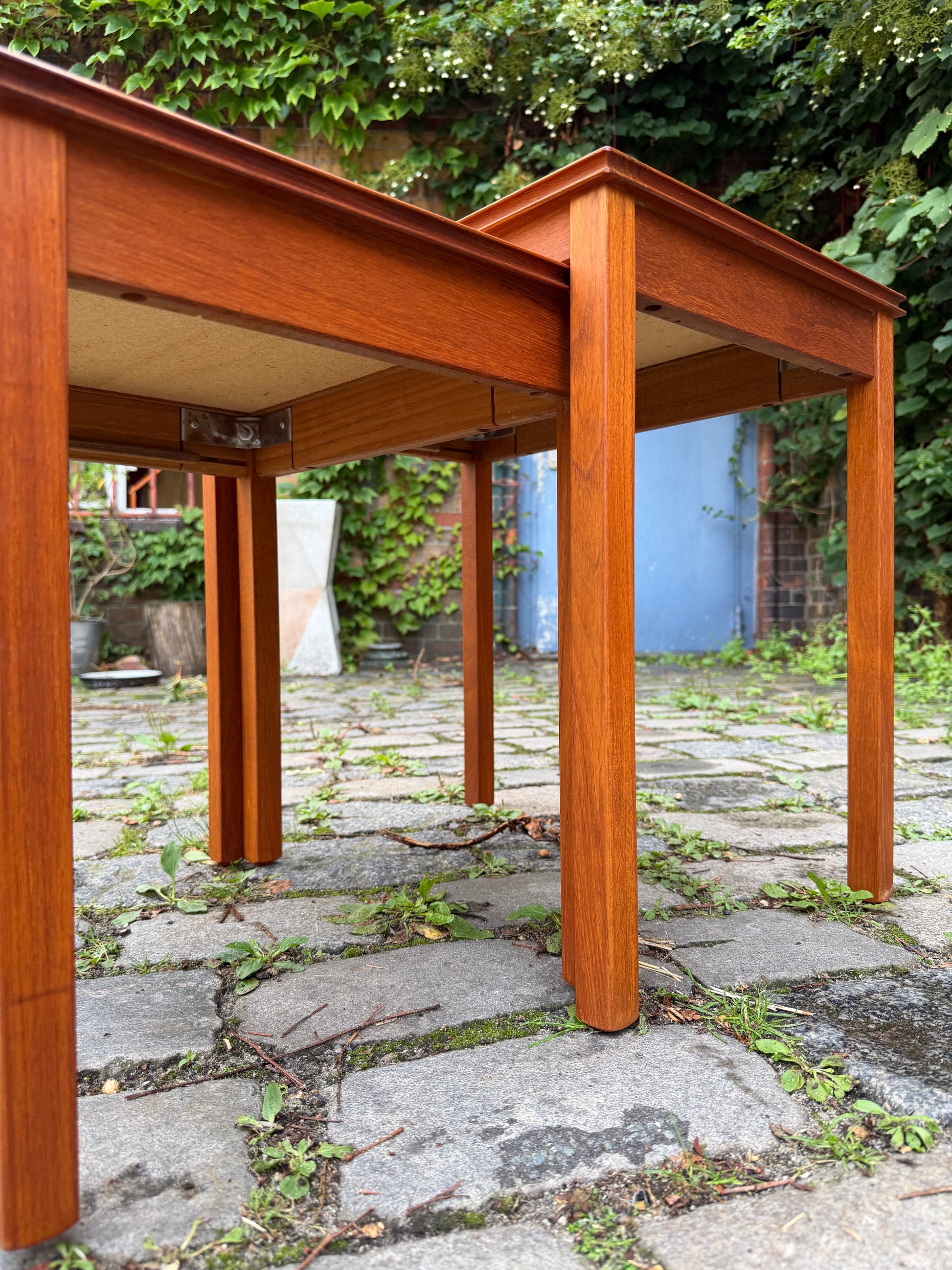 Set: 2 Satztische Teak & gelbe Fliesen aus Dänemark