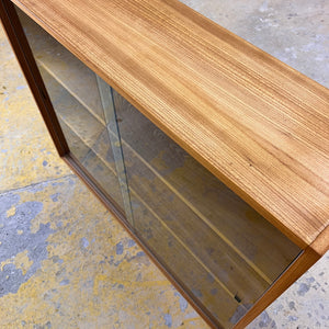 Vitrine / Bücherregal mit Glastüren Typ 605 auf Hairpinlegs von Herbert Eilenberg für Hellerau