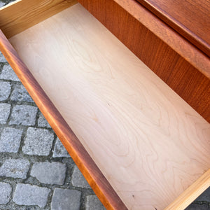 Kommode Teak mit durchgängigen Griffen