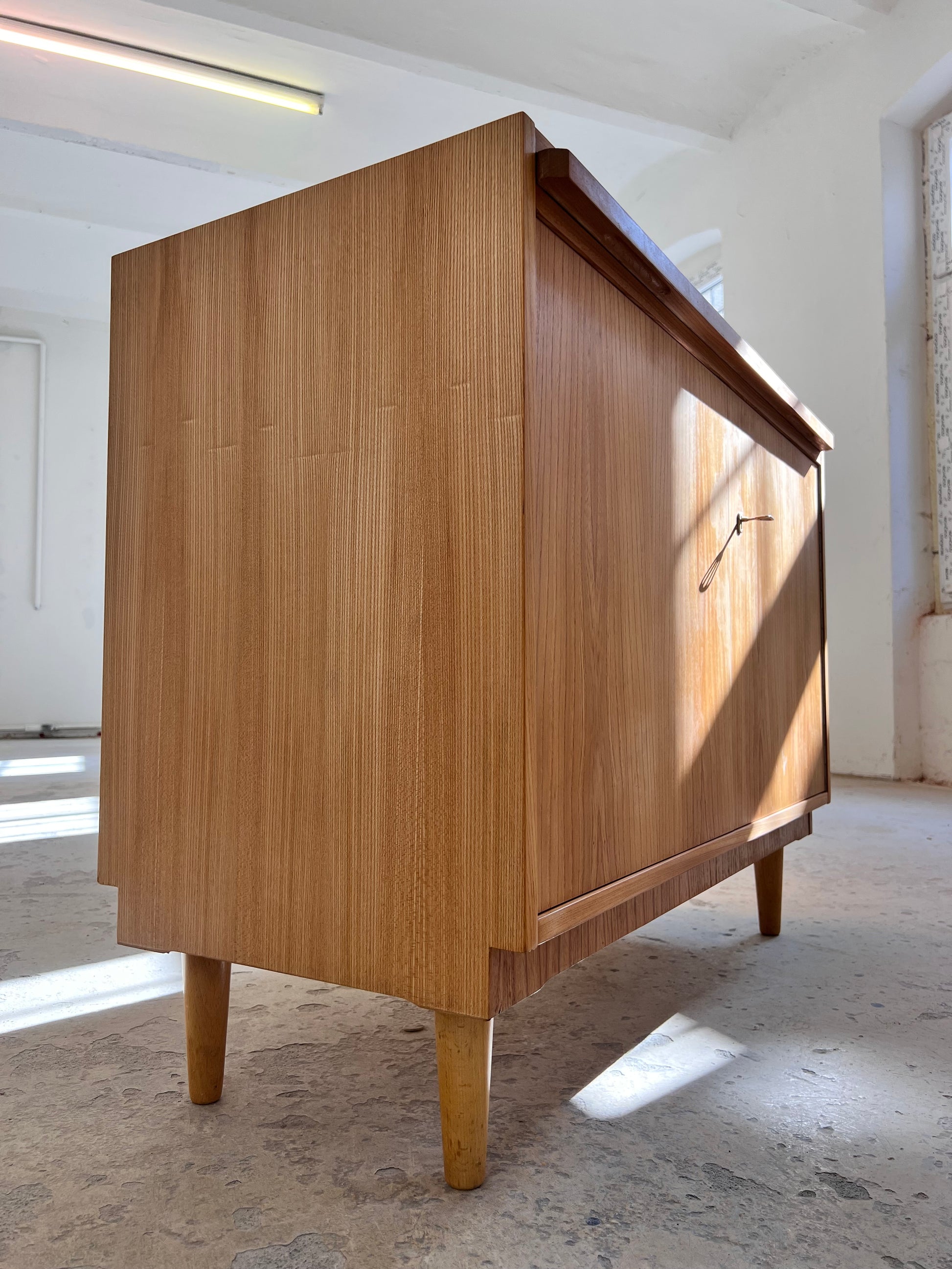 Schrank mit Auszug von Hellerau