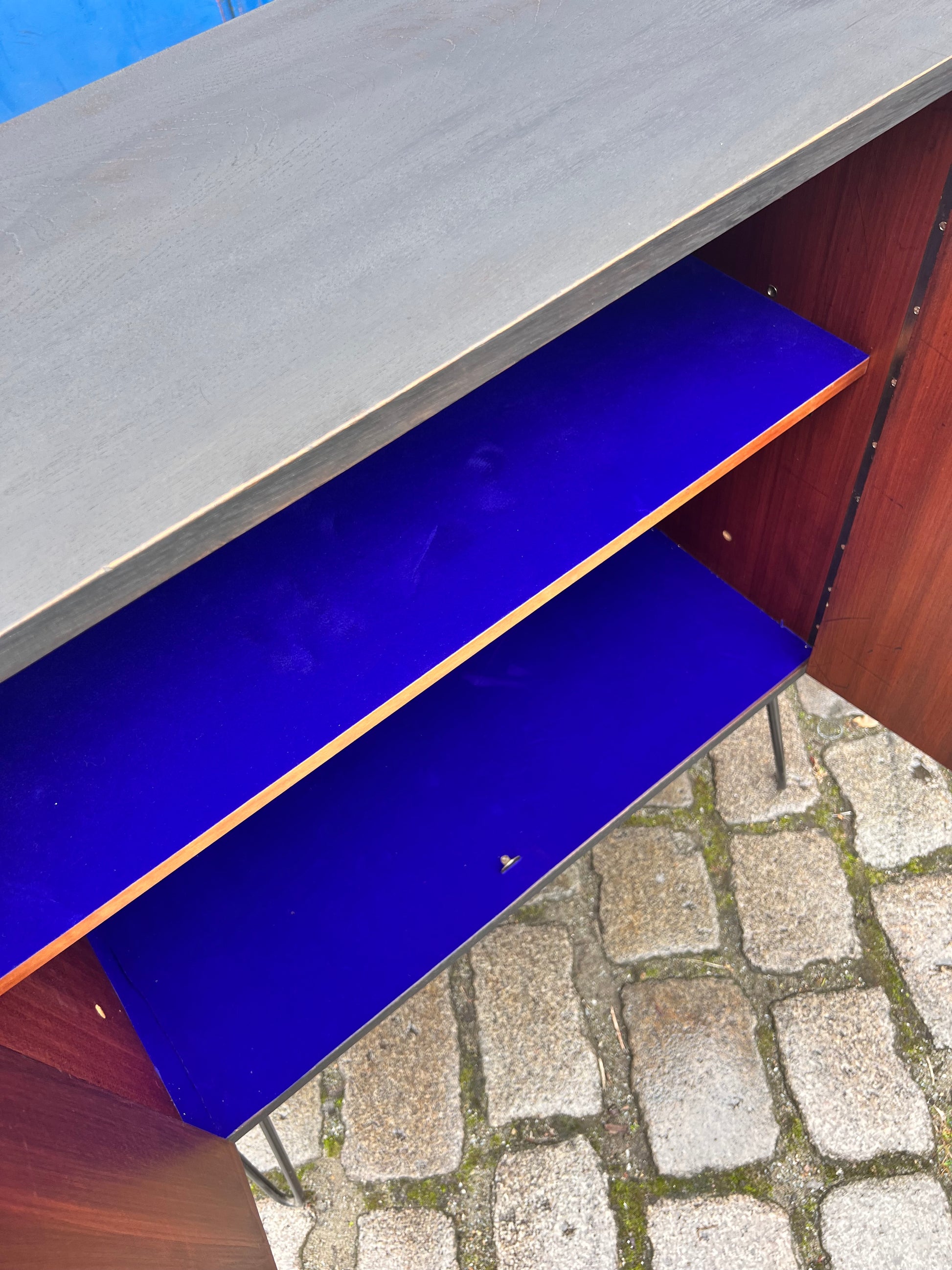 Kommode schwarz auf Hairpin Legs