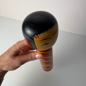 Japanische Kokeshi Holzfigur handbemalt