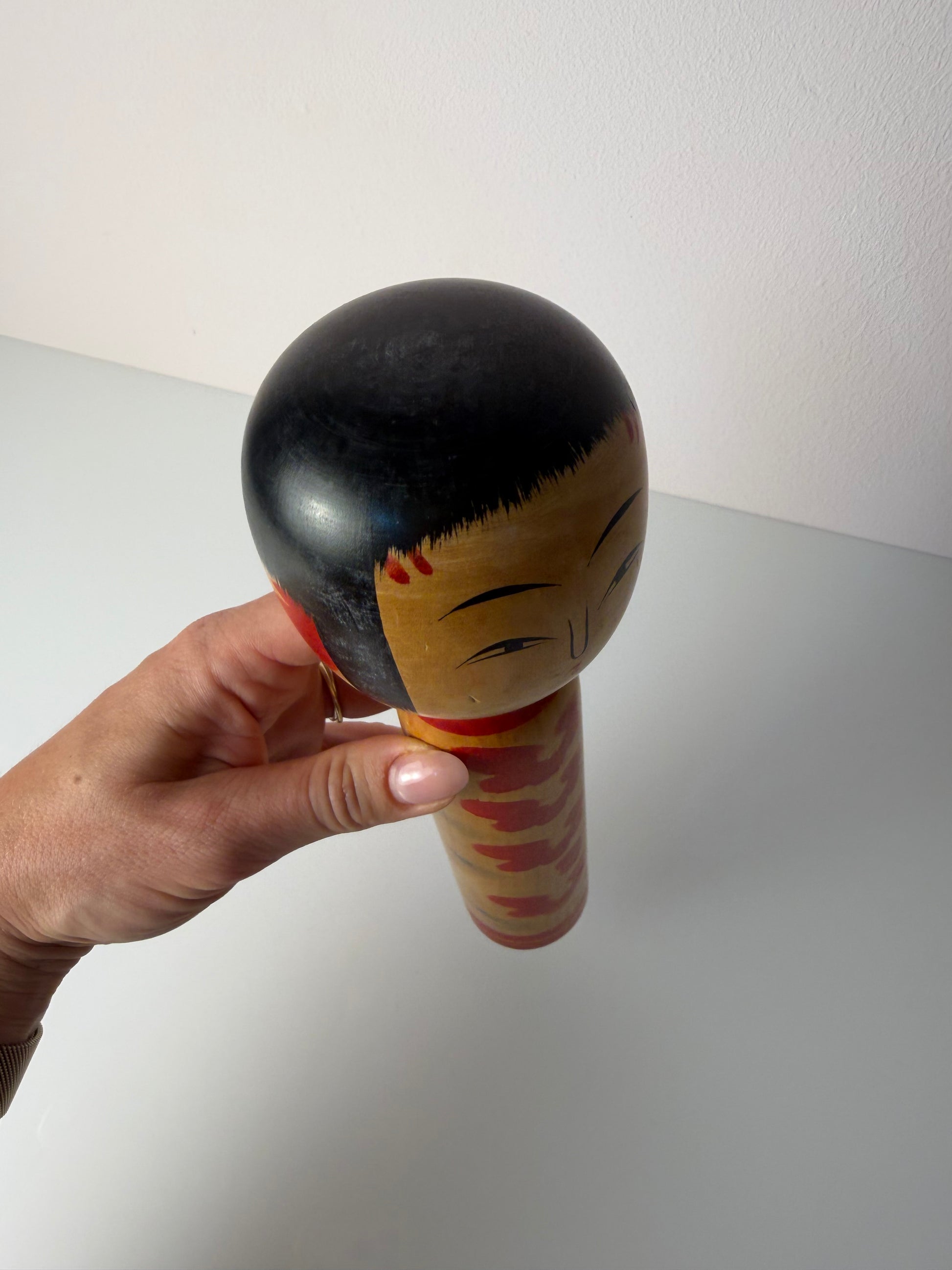 Japanische Kokeshi Holzfigur handbemalt