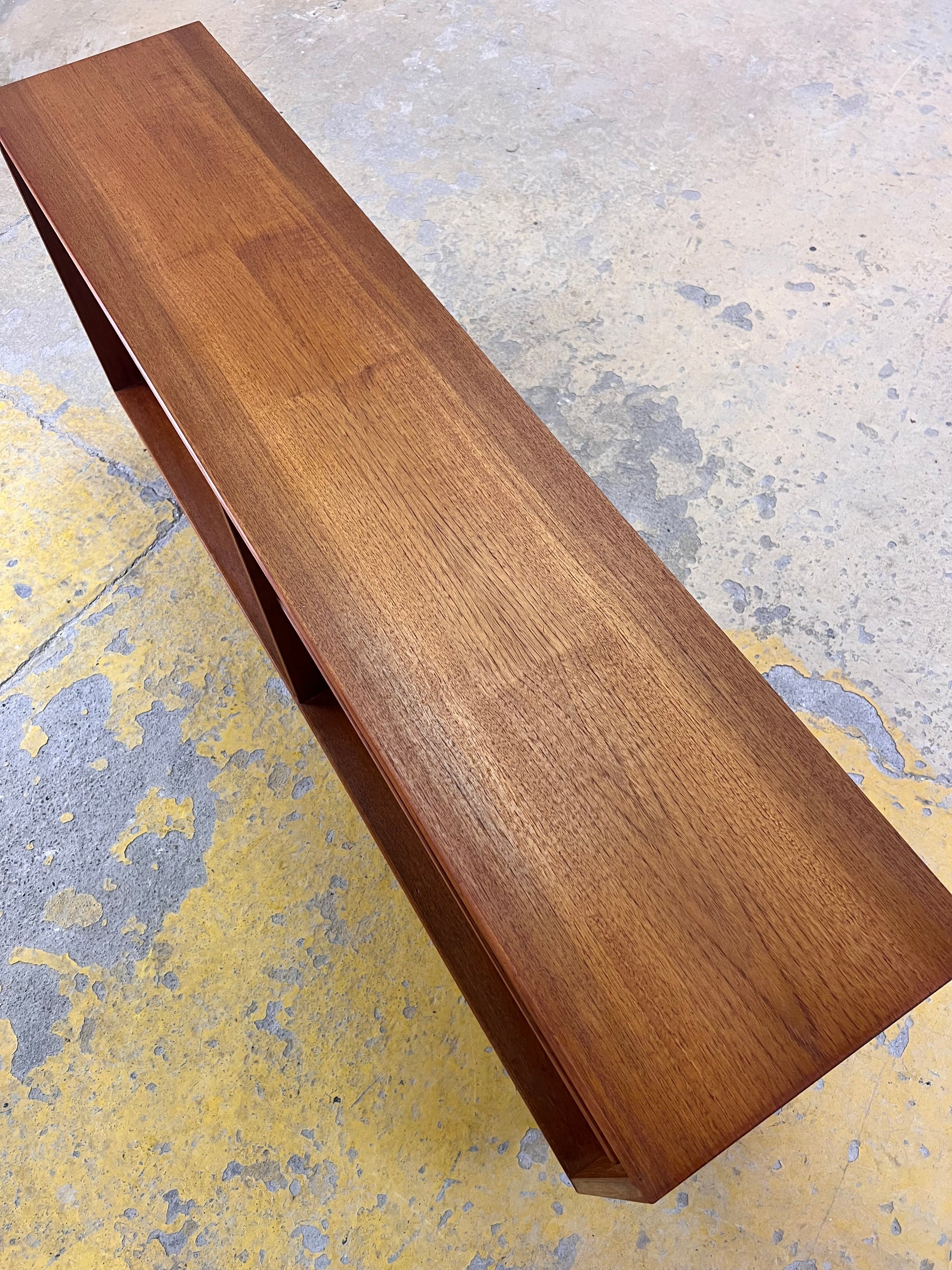 Regal Teak auf Hairpinlegs von rt Möbel
