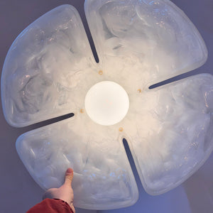 Hängelampe Blume weiß Chrom Kunststoff handgearbeitet von COSACK