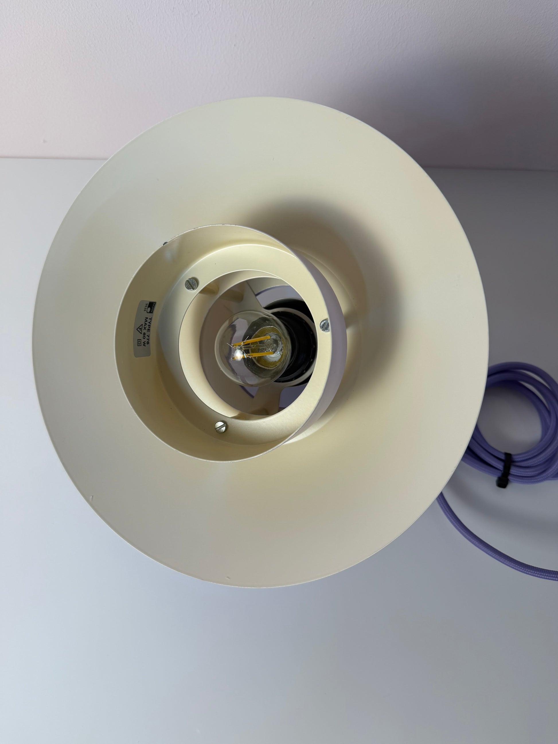 Lamellenlampe Typ 776 flieder von Horn