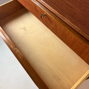 Kommode mit geraden Griffleisten Teak