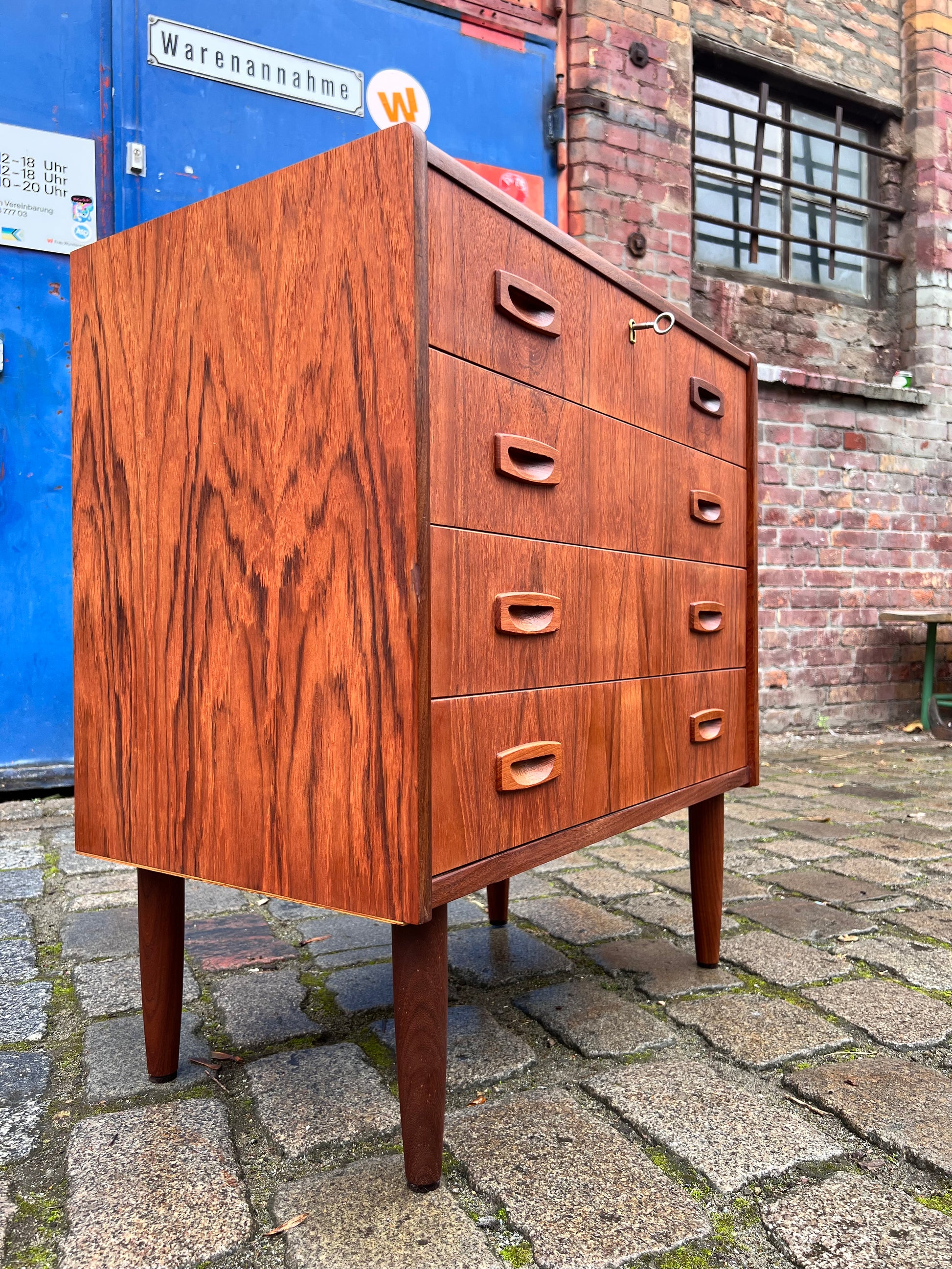 Kommode Teak mit Schloss aus Dänemark