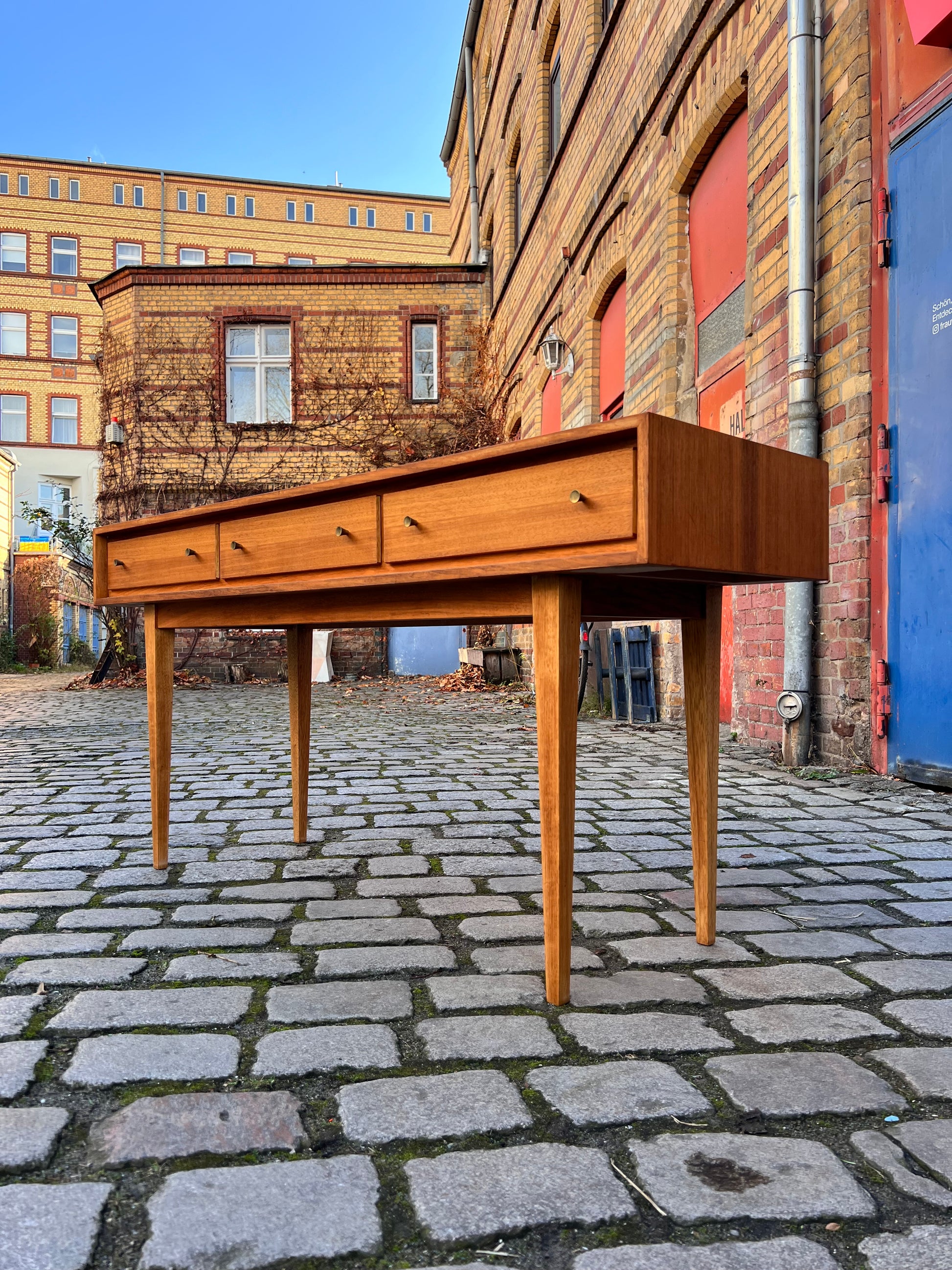 Konsolentisch Nussbaum von WK Möbel