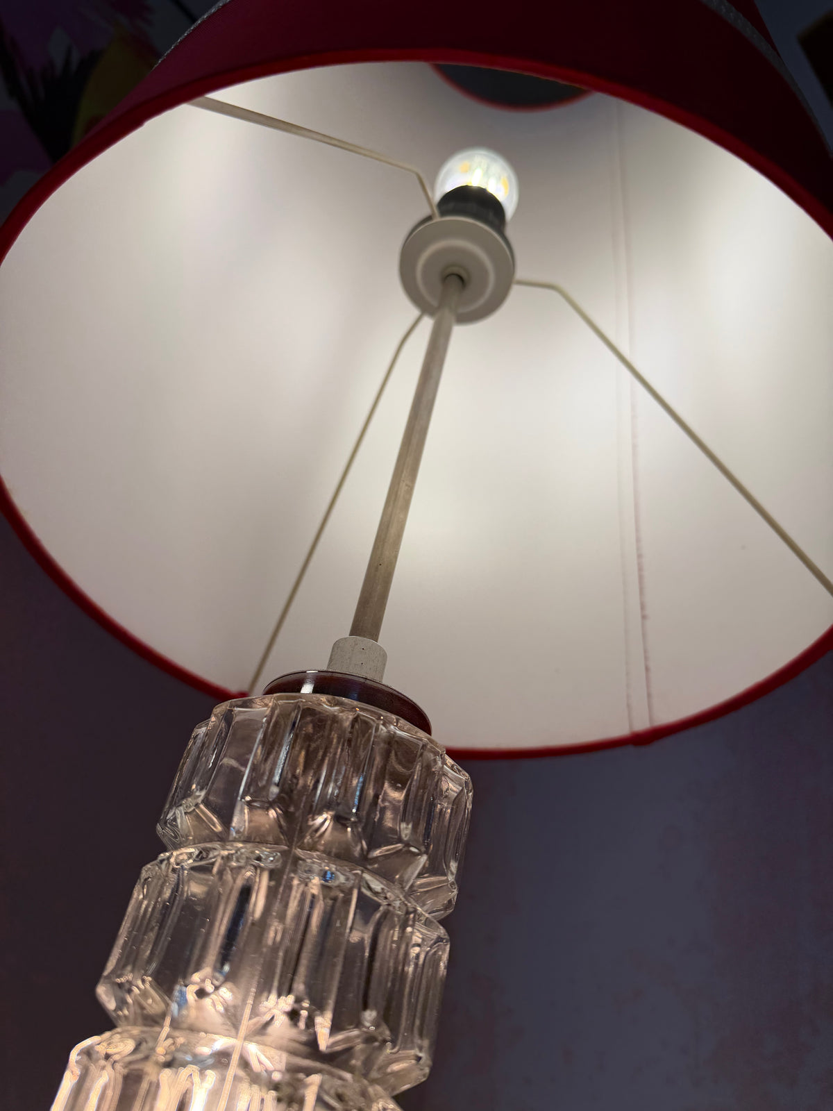 Stehlampe rot Glas Chrom von Fischer Leuchten
