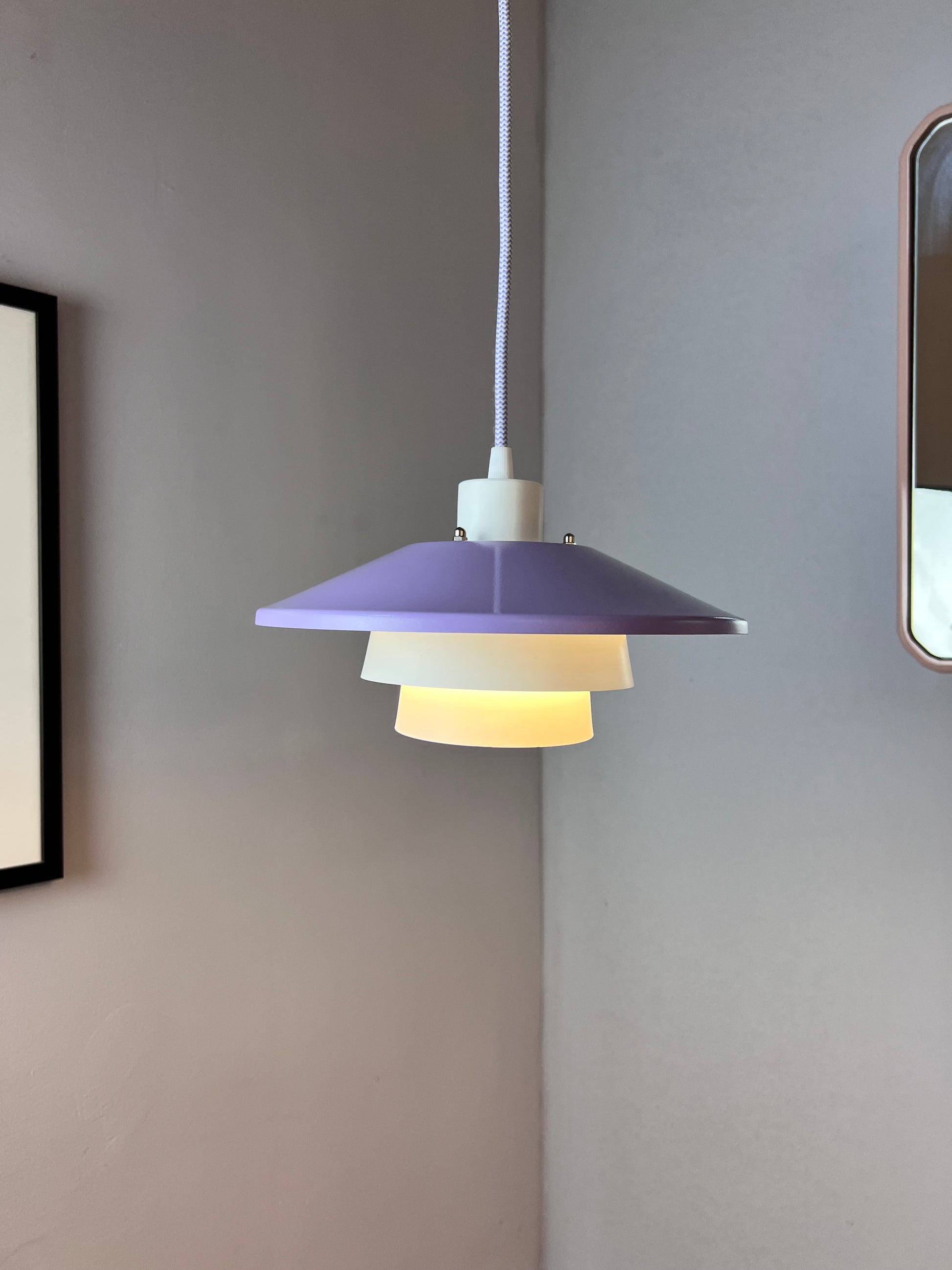 Lamellenlampe neu lackiert weiß lila