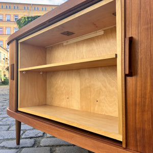 Eckbar Nussbaum mit drehbarem Regal